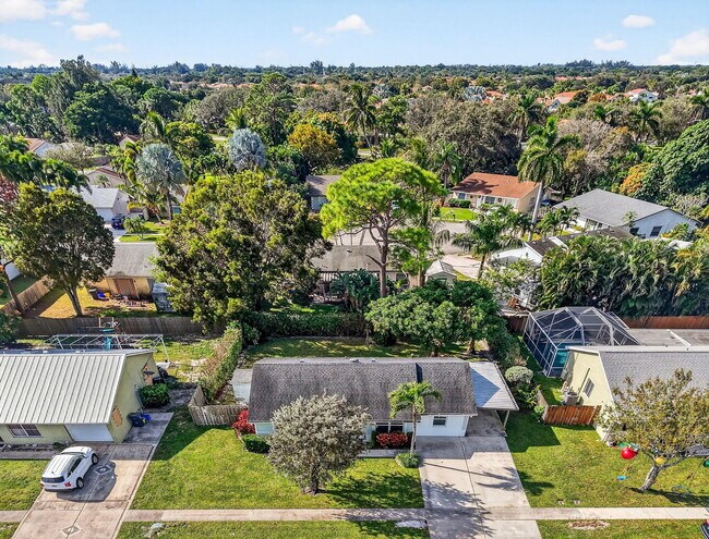 Building Photo - 4896 Neros Dr