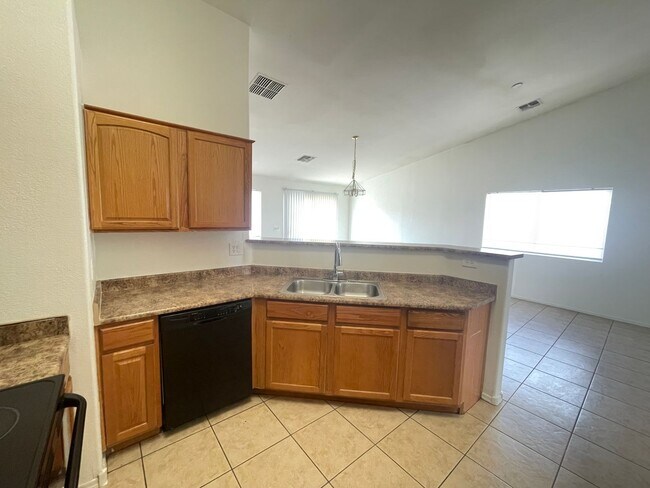 Building Photo - Fresh paint 3 Bedroom, 2 baths very low maintenance home