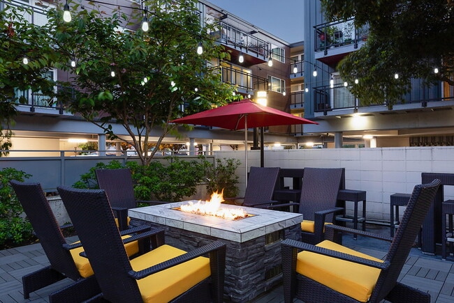 Building Photo - Park West