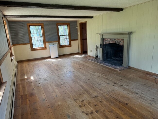 Building Photo - 3 Bedroom, 2.5 Bathroom Home in Cedar Crest