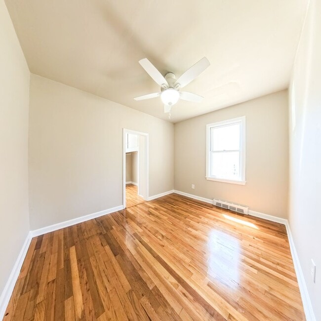 Building Photo - Newly updated 2 bedroom 1 bathroom home-Ad...