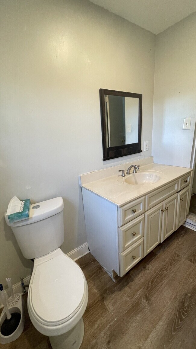 Building Photo - Spacious 4-Bedroom Home with 2 Full Bathrooms – Section 8 Approved and Ready for Move-In!