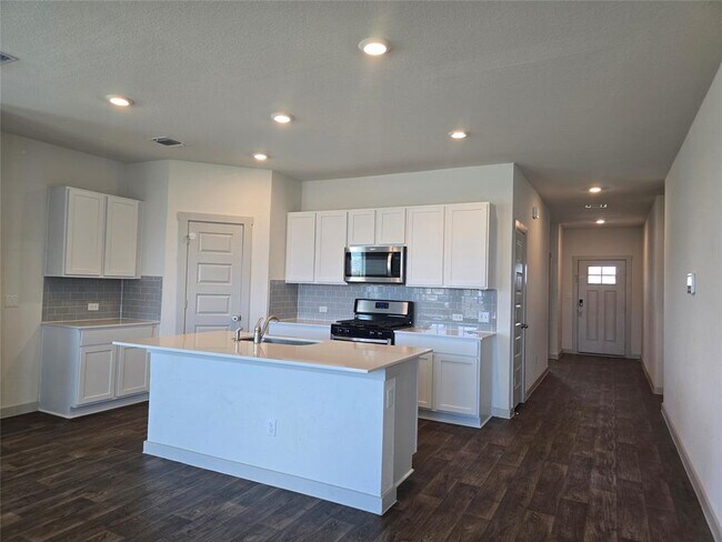 Building Photo - 200 Lavaca River Ln