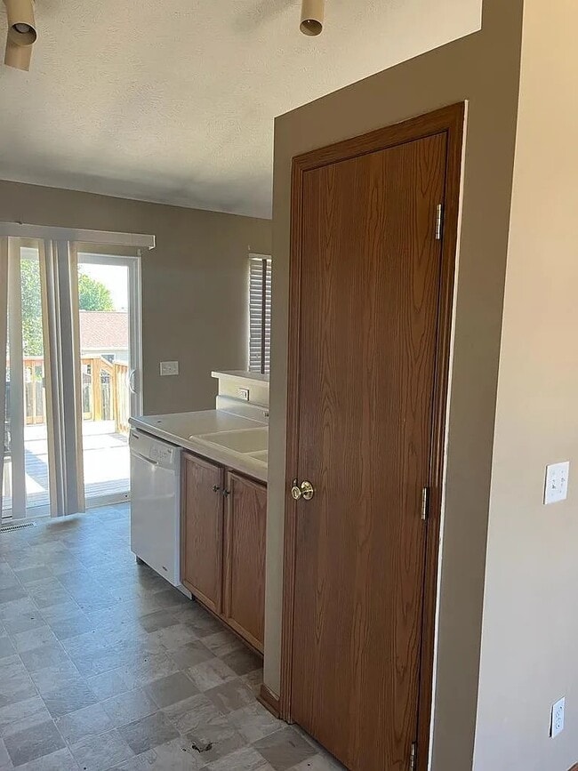 Building Photo - 17837 Olive St