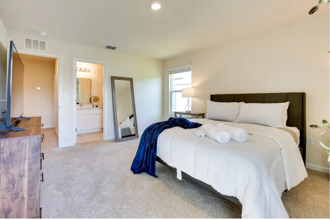 Building Photo - 89 Pomona Way