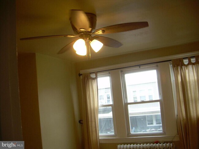 Building Photo - 996 Anchor St