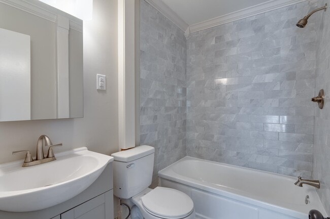 Building Photo - 950 Parkhaven Ln