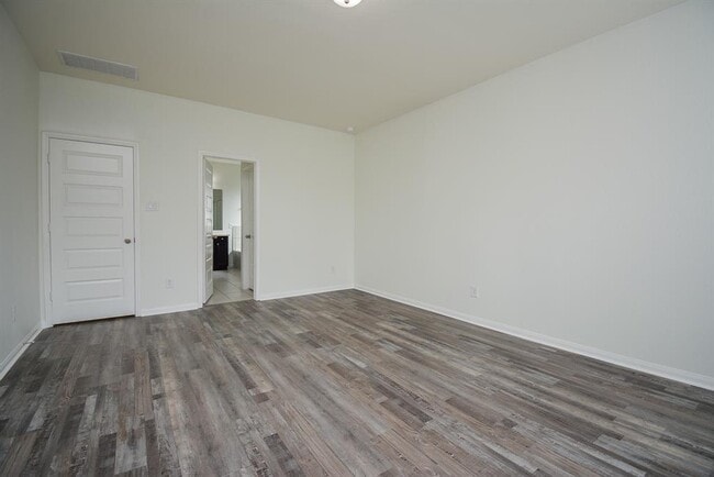 Building Photo - 22211 Weller Oaks Dr