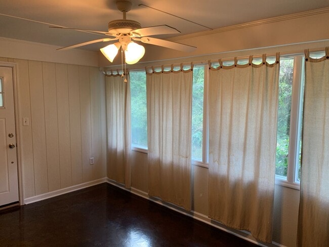 Building Photo - 1000 College Station Rd