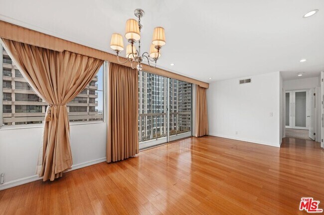 Building Photo - 10751 Wilshire Blvd