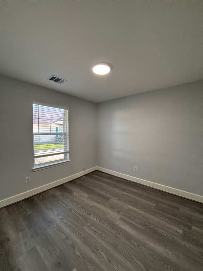 Building Photo - 11823 Longwood Garden Way