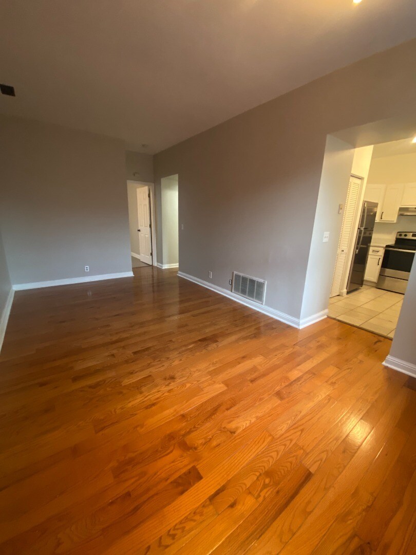 Building Photo - 921AR Geyer