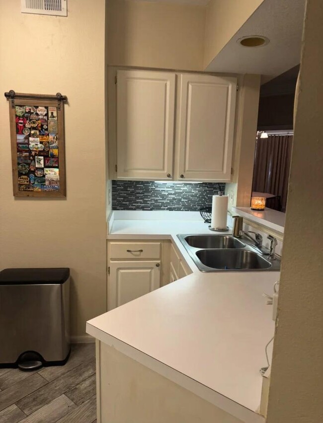 Building Photo - 5203 Bay Club Cir