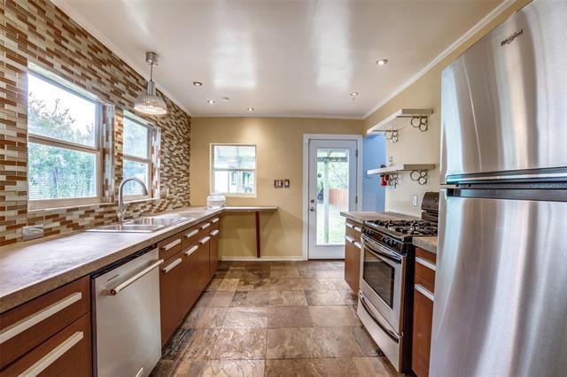 Building Photo - 8810 Daytonia Ave