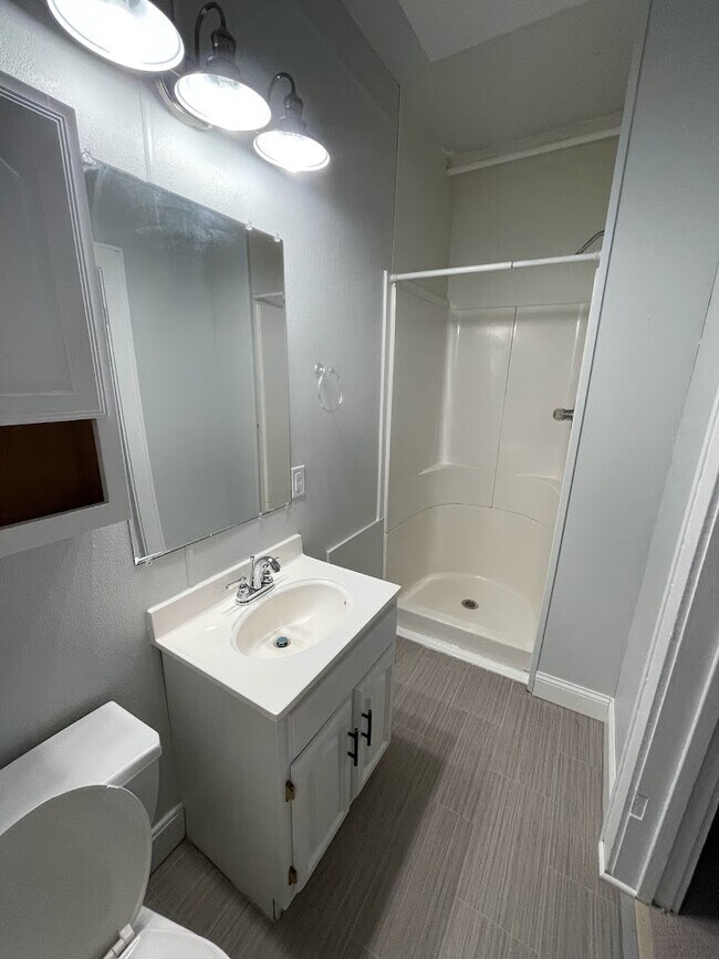bathroom - 109 N 3rd St