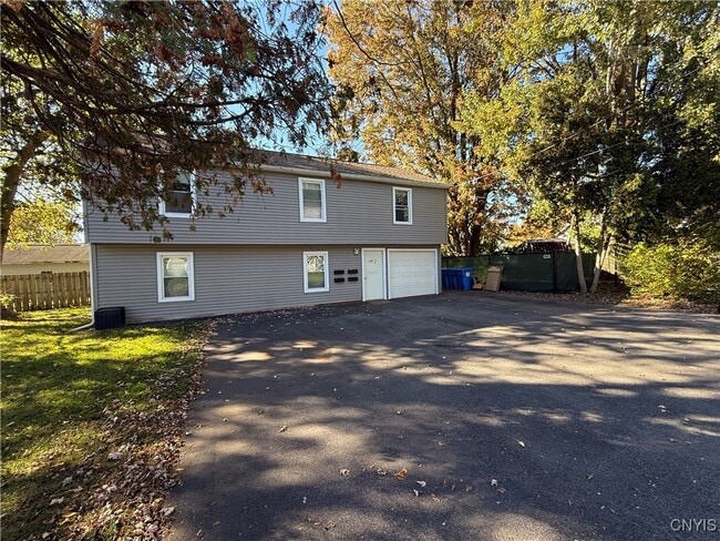 Building Photo - 127 1/2 Matty Ave