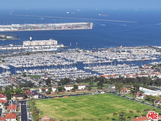 Building Photo - 778 W 25th St