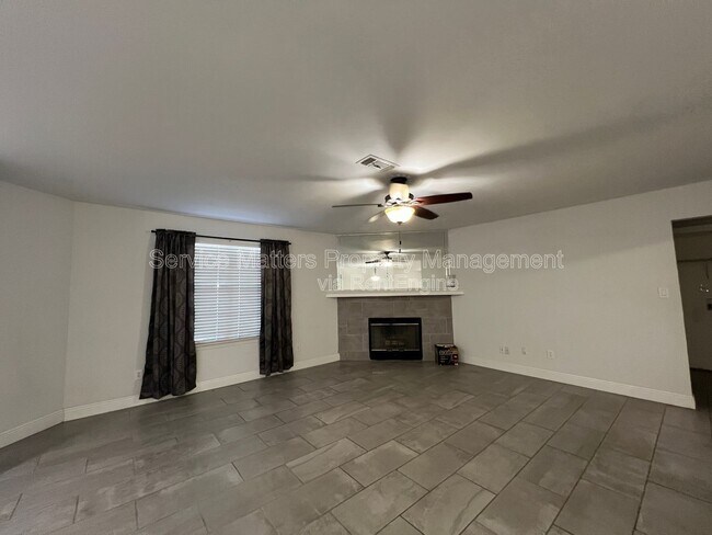 Building Photo - 2017 Coral Creek Dr