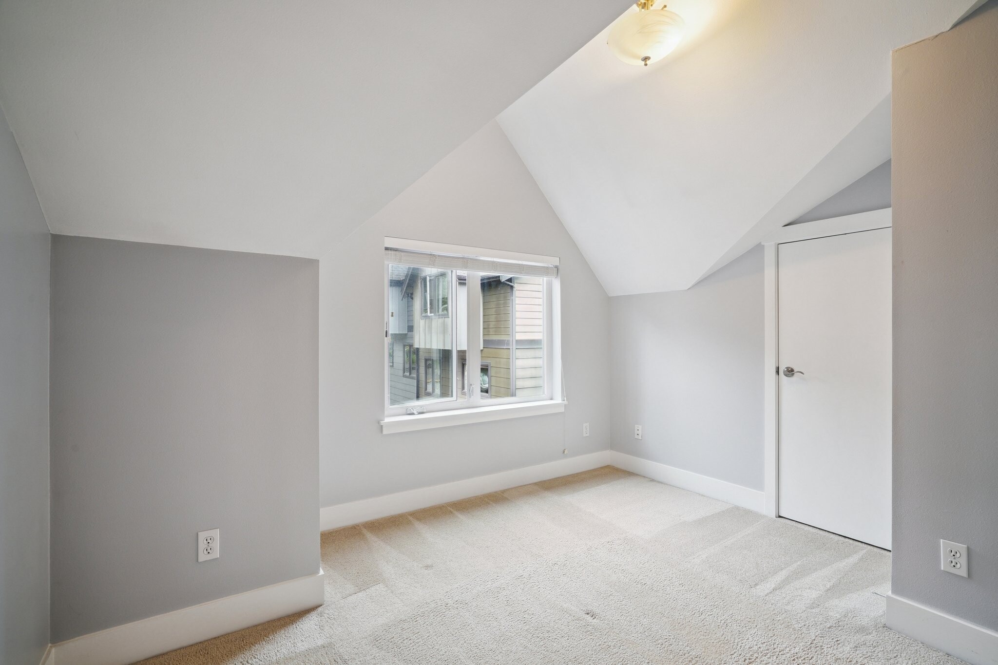 Building Photo - 5939 Delridge Way SW
