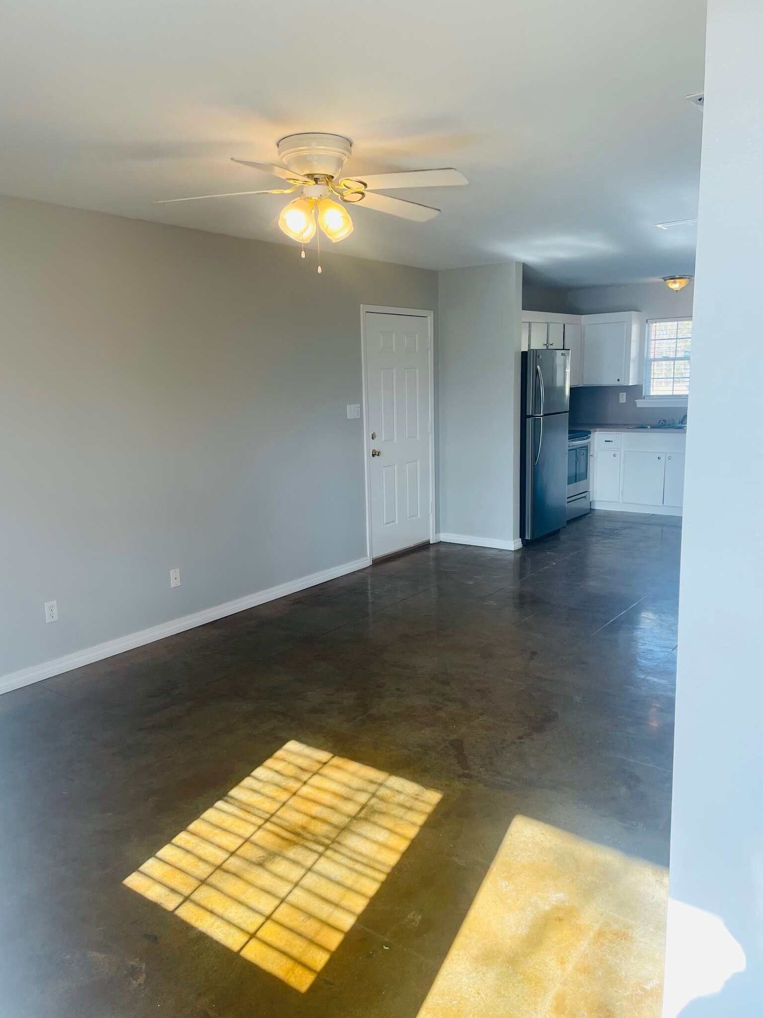 Building Photo - 126 Peavine Rd