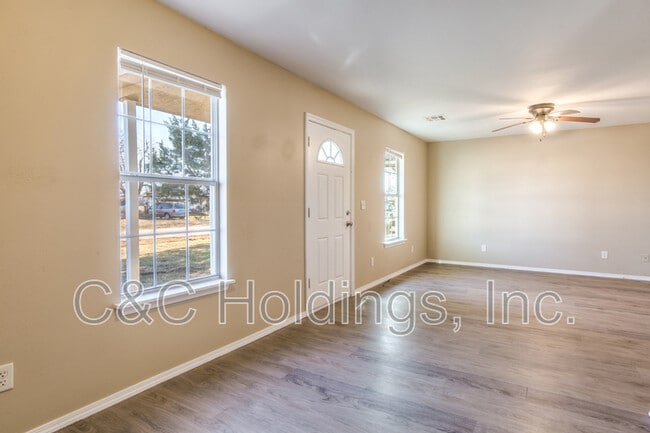Building Photo - 914 Rockwood Ave