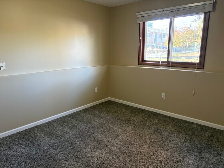 Building Photo - 10673 Grouse St NW