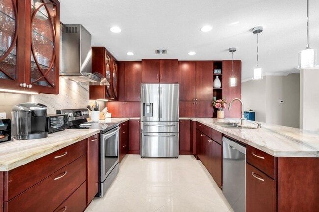 Building Photo - 3250 Lakeview Blvd