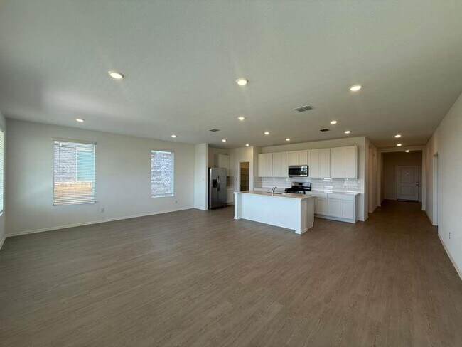 Building Photo - 261 Seven Seas Dr