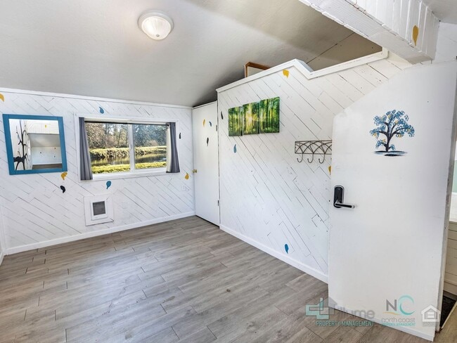 Building Photo - Beautiful River-View Home Near Downtown Warrenton