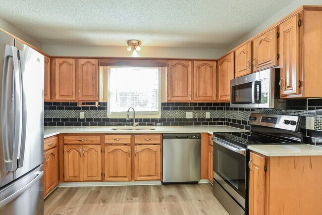 Building Photo - 2303 Riverstone Dr