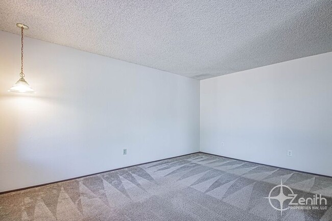 Building Photo - 3020 NE 78th Ave