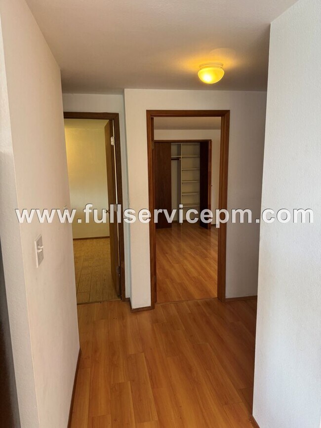 Building Photo - Basement apartment in a house