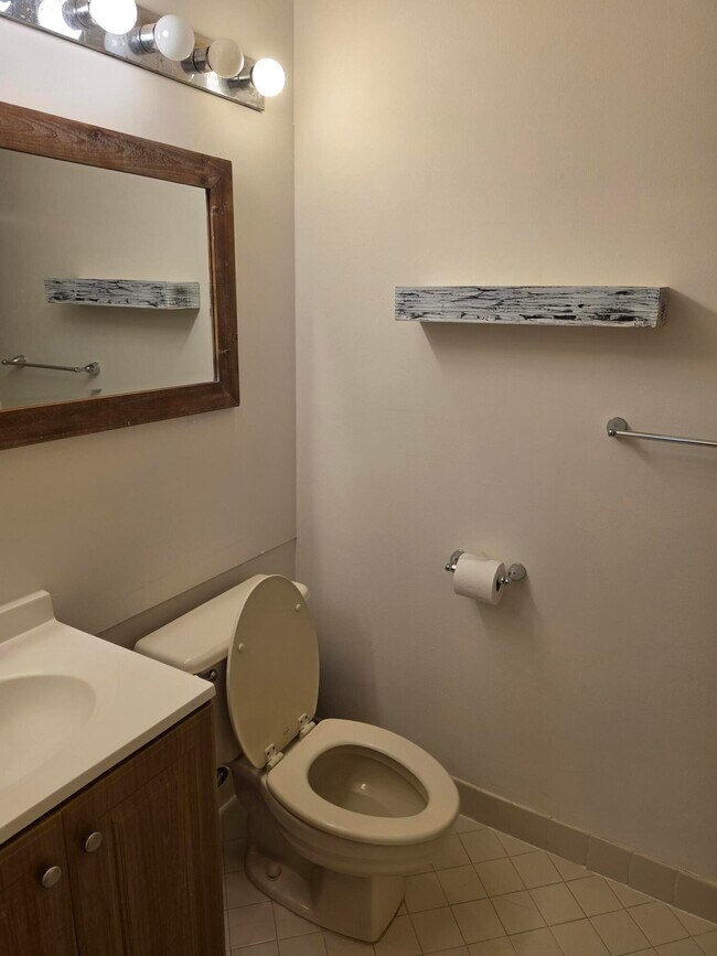 Building Photo - 6584 Via Regina