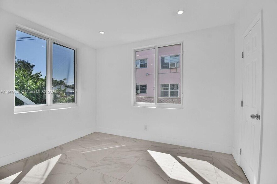 Building Photo - 3025 NW 8th Ave