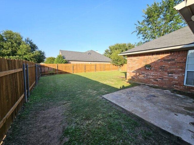 Building Photo - 5901 Pampus Ln