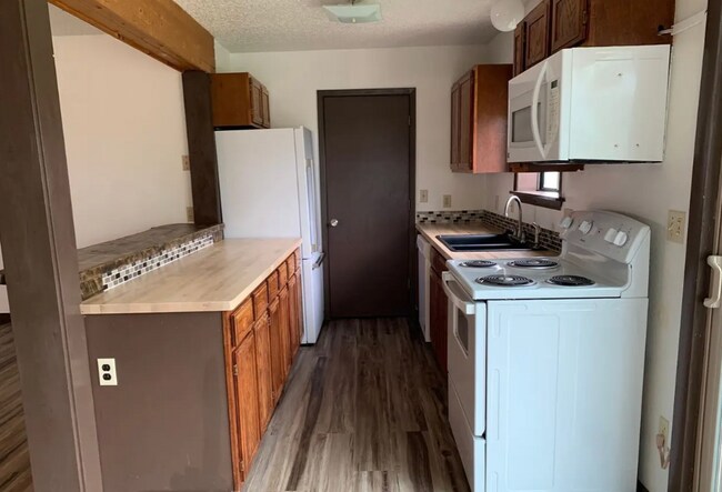 Building Photo - 577 E Golf Pl