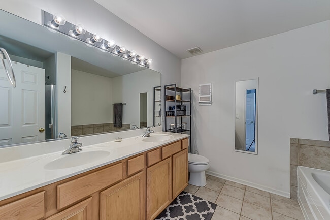 Building Photo - 2172 Sunrise Cir