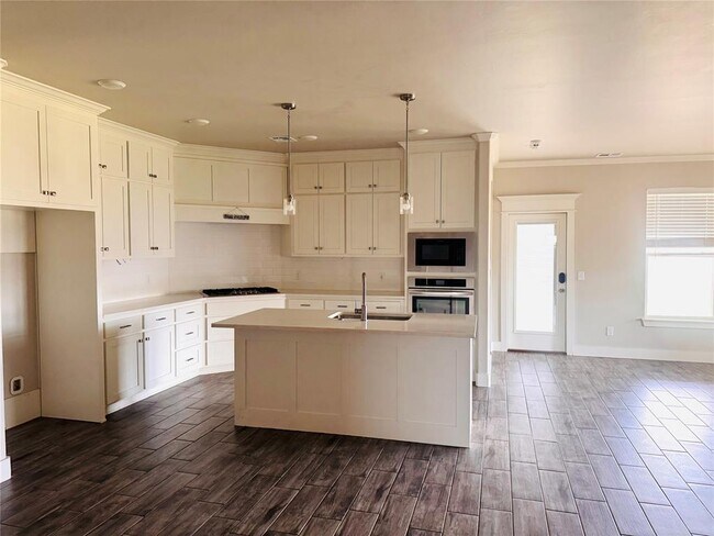 Building Photo - 1421 Hickory Trl