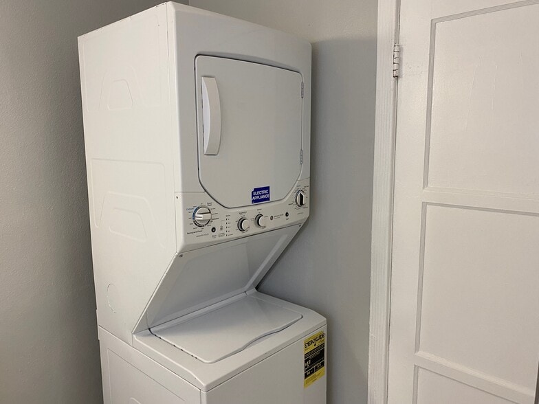 Washer and Dryer In Unit - 1209 Neola St
