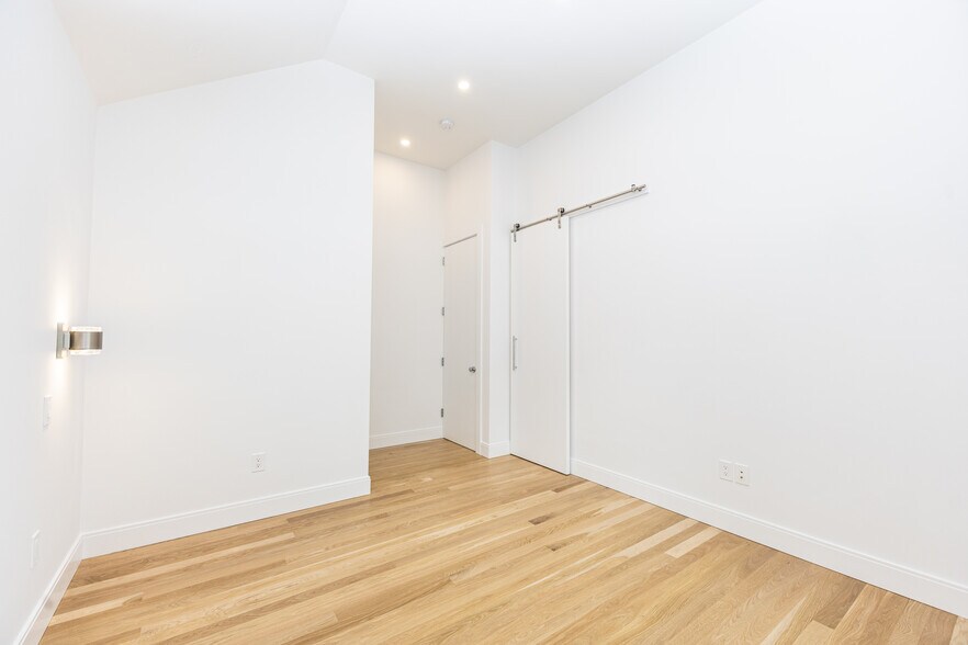 Building Photo - 95 Griswold St