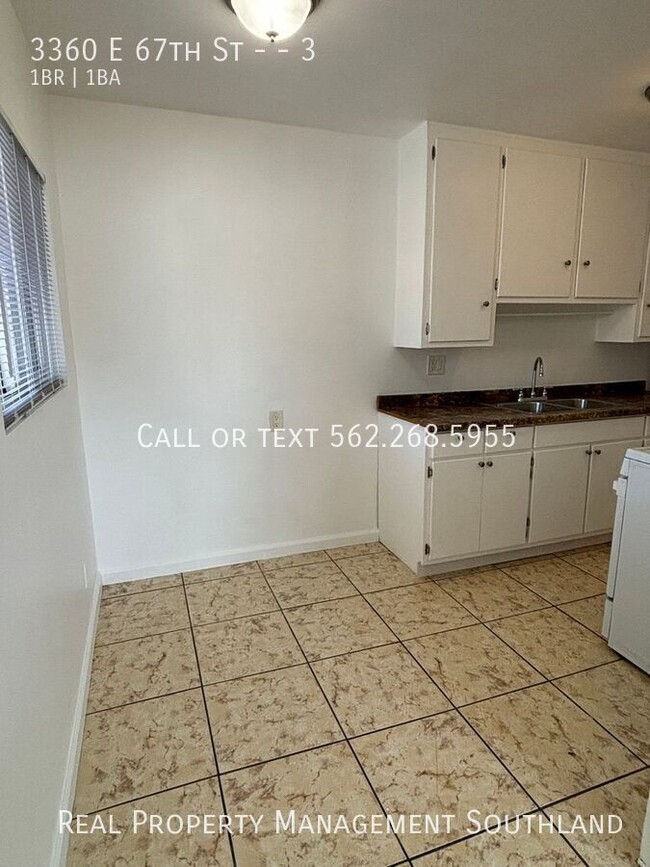 Building Photo - 1 Bedroom Available now! Accepting section...