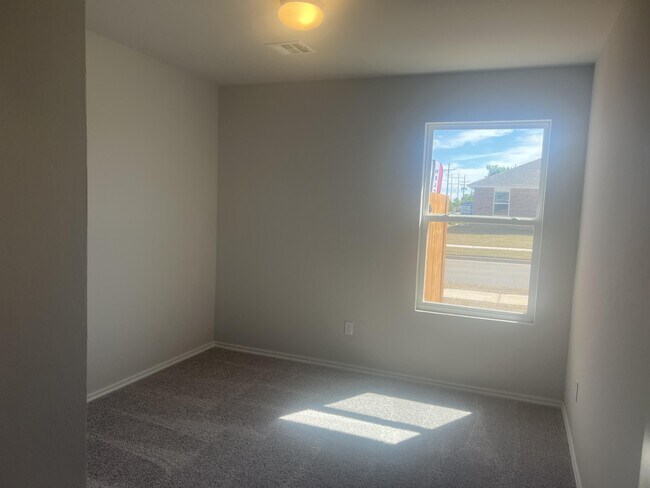 Building Photo - 1002 Ichabod Cir