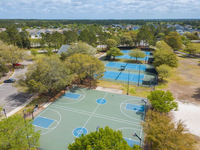 Building Photo - End unit townhome in The Cottages at Oakleaf Plantation