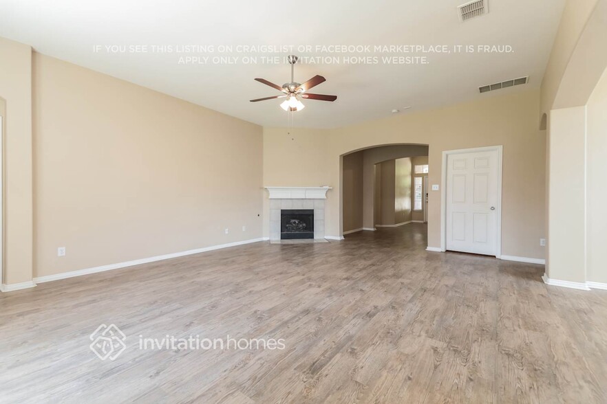 Building Photo - 713 San Antonio Trail
