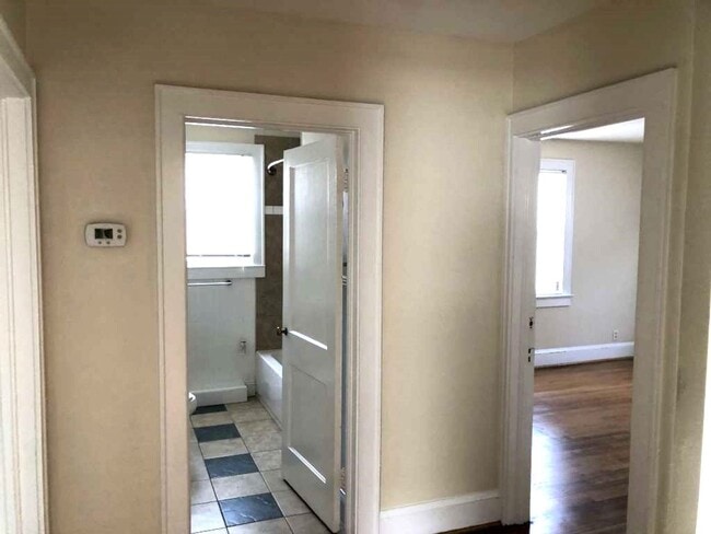 Building Photo - UPSTAIRS DUPLEX