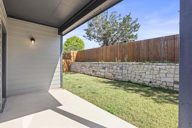 Building Photo - 305 Brooks Ranch Dr