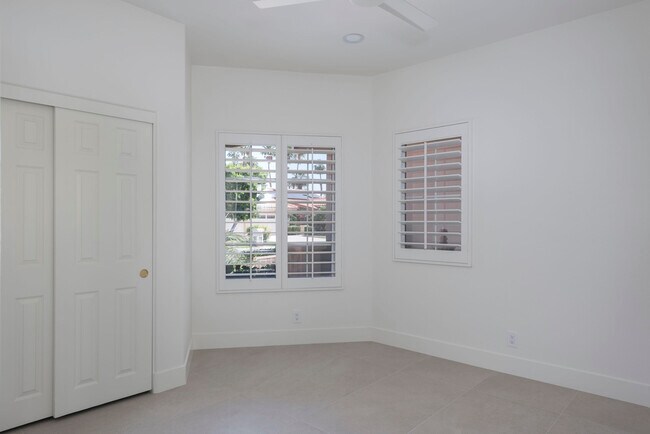Building Photo - 28 Park Mirage Ln