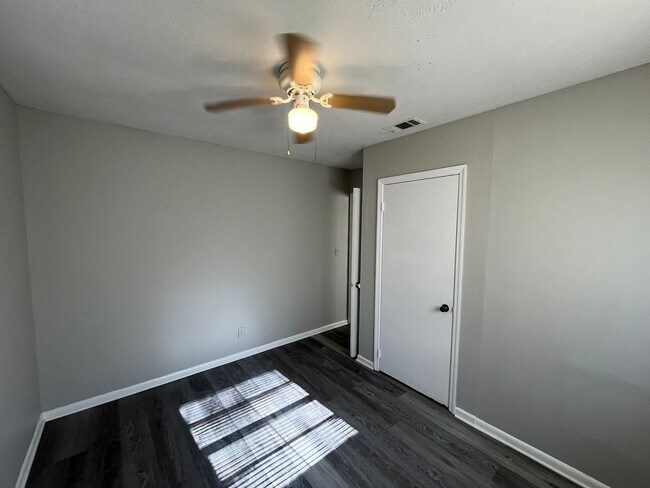 Building Photo - Welcome Home – Comfort Meets Convenience. Call to ask about the Move-in Special!!!
