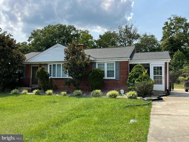 Building Photo - 5901 Middleton Ln