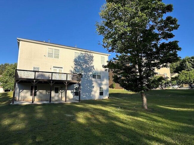 Building Photo - 3755 Long Lake Dr